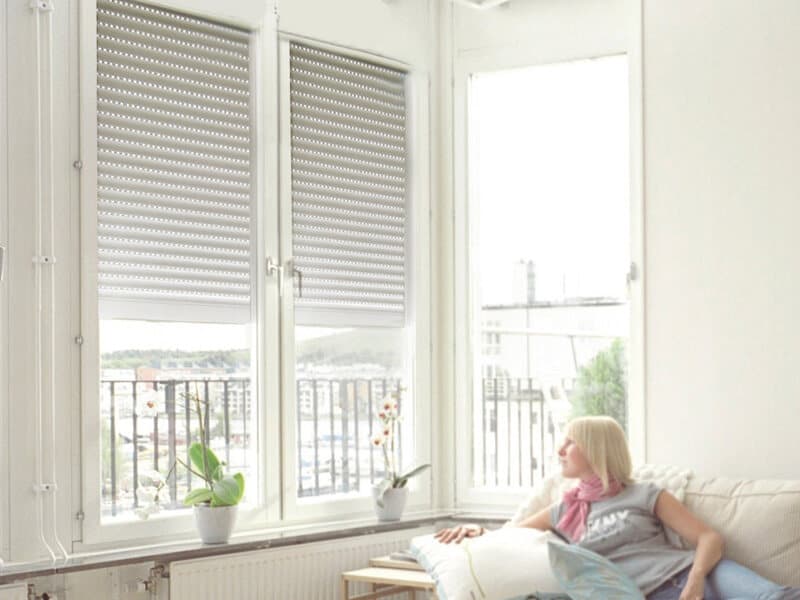 Blinds & awnings installer